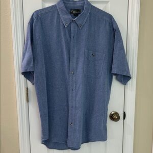 Croft & Barrow Light Blue Casual Short Sleeve Button-Down Shirt.